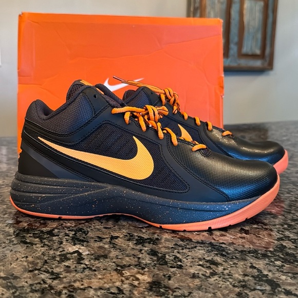 Nike overplay VIII NIB 9